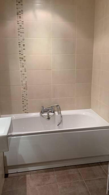 3 Bedroom Penthouse Apartment In Larne Exterior photo